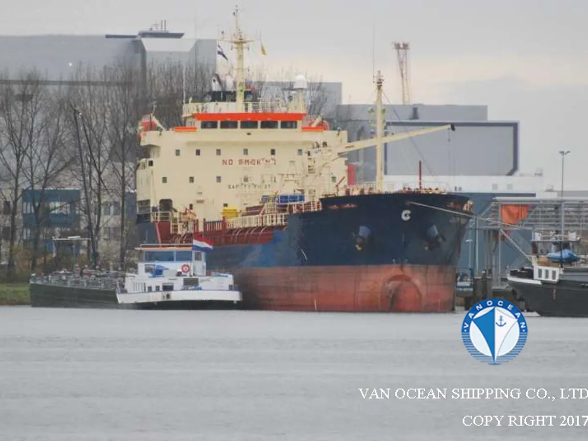 Olie-/chemikaliëntanker te koop
