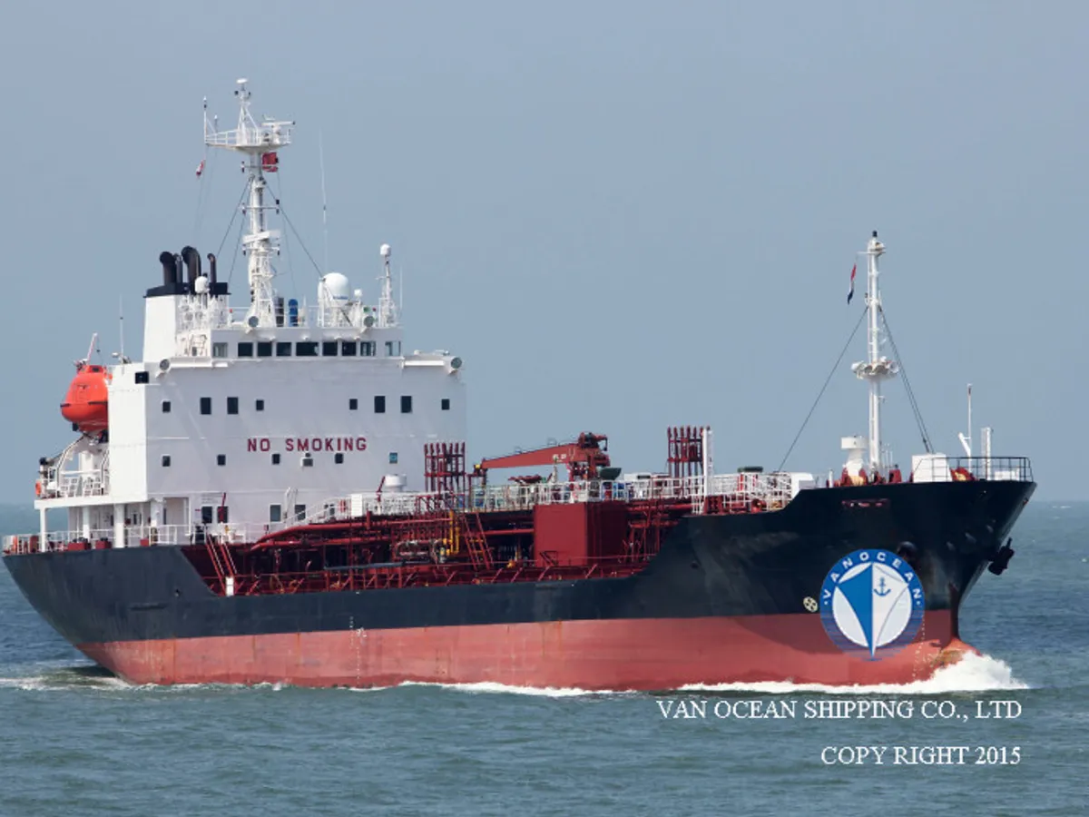 Olie-/chemikaliëntanker te koop