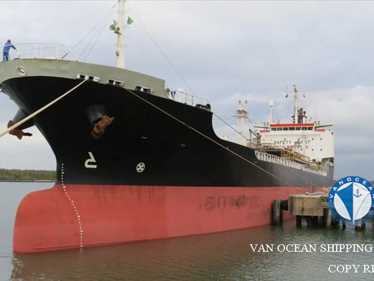 Olie-/chemikaliëntanker te koop