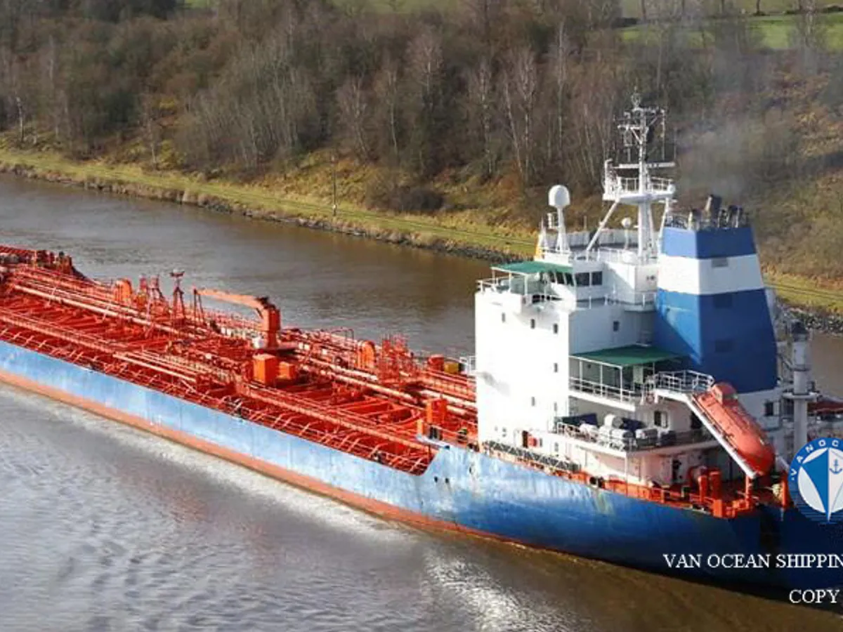 Olie-/chemikaliëntanker te koop