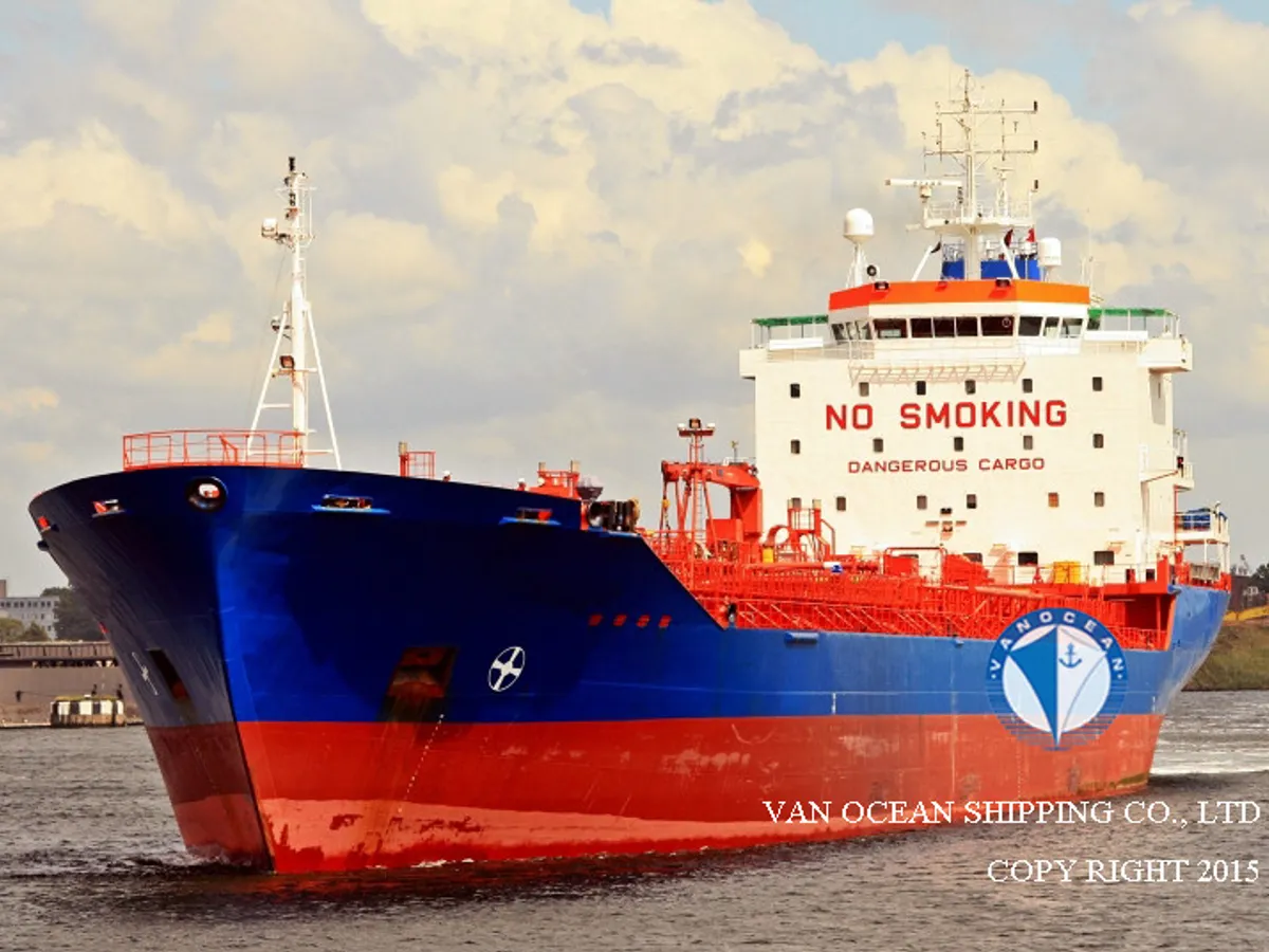 Olie-/chemikaliëntanker te koop