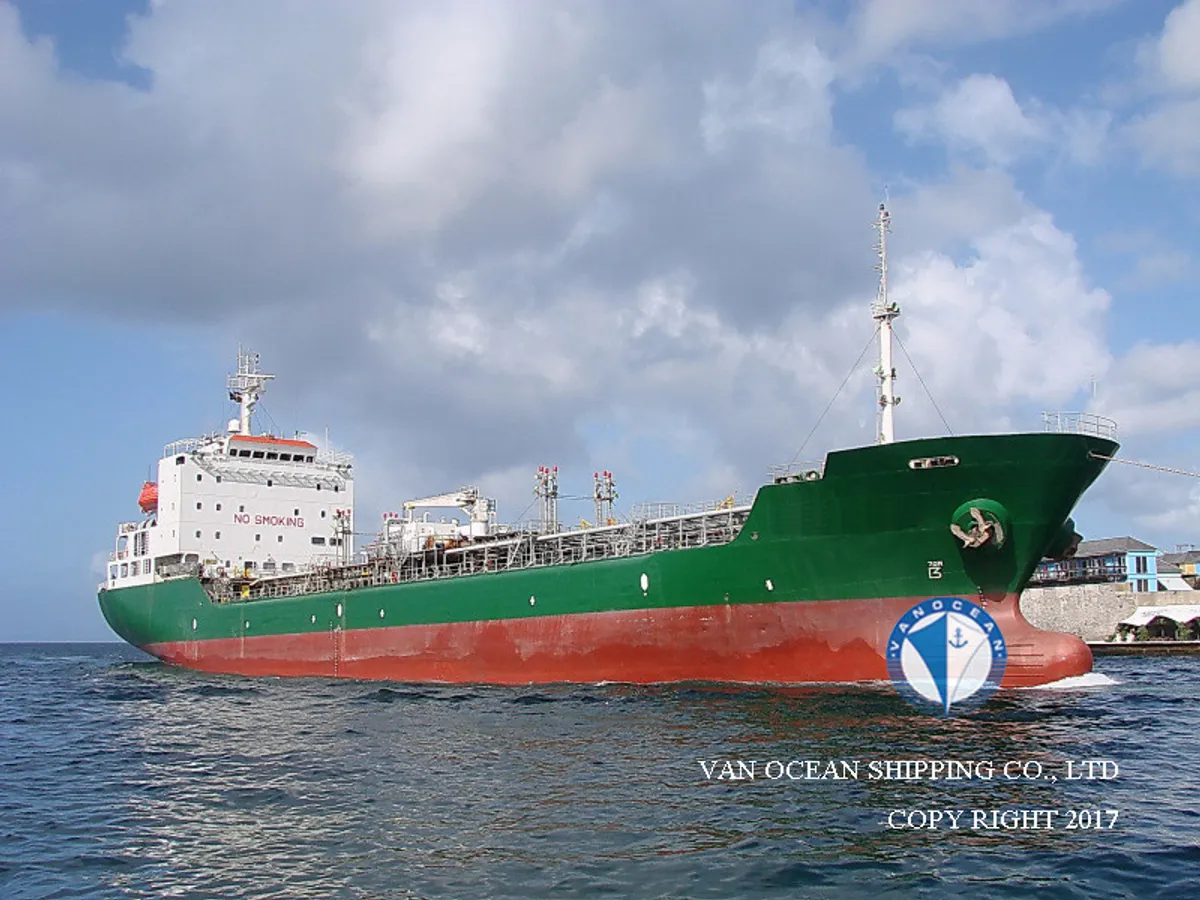 Olie-/chemikaliëntanker te koop