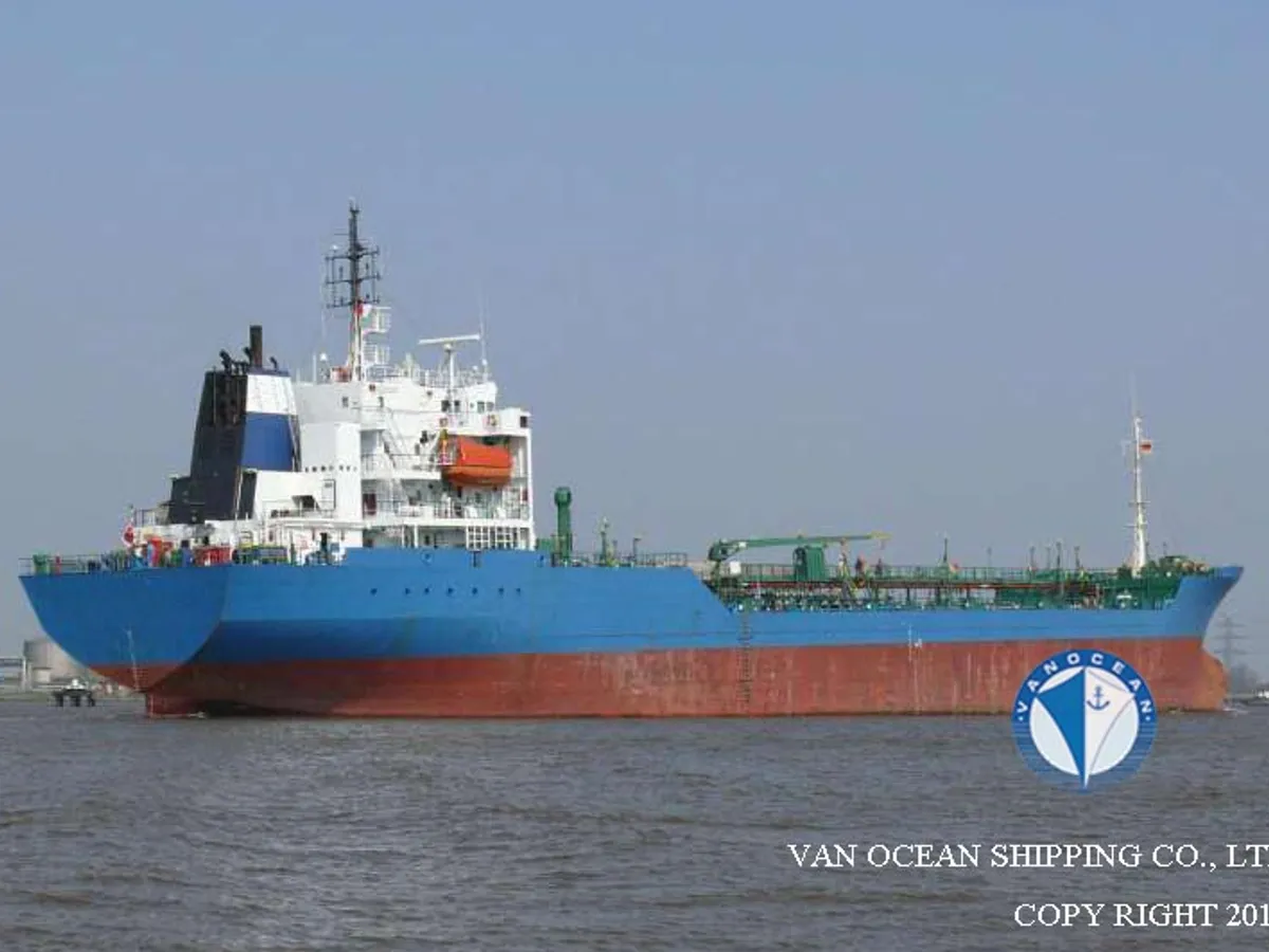Olie-/chemikaliëntanker te koop