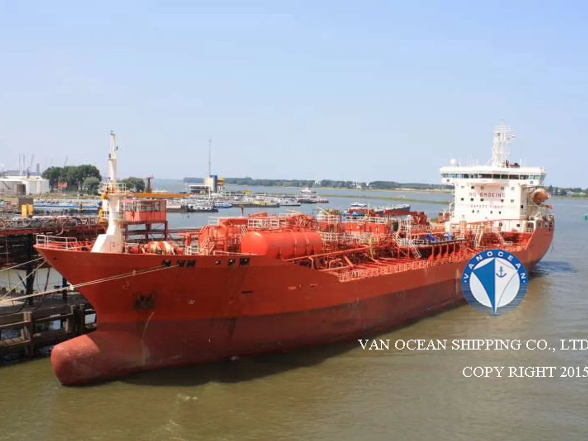 Olie-/chemikaliëntanker te koop