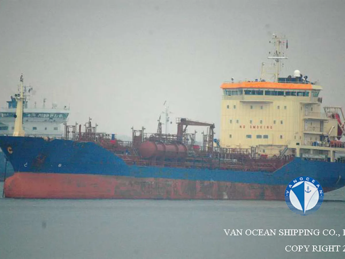 Olie-/chemikaliëntanker te koop