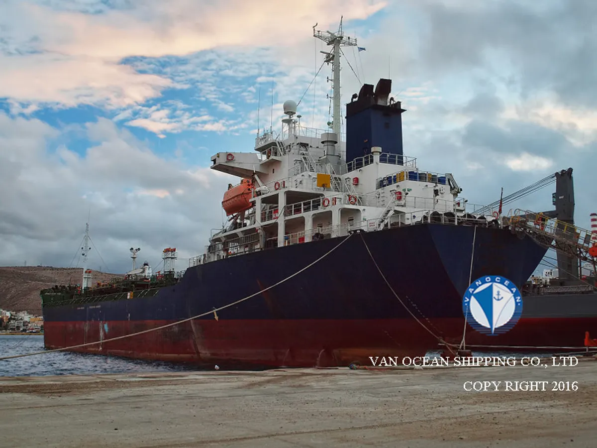 Olie-/chemikaliëntanker te koop