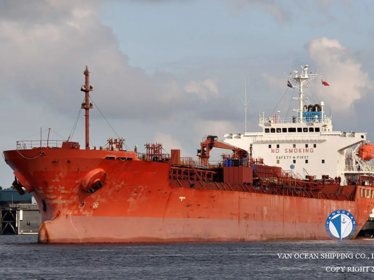 Olie-/chemikaliëntanker te koop