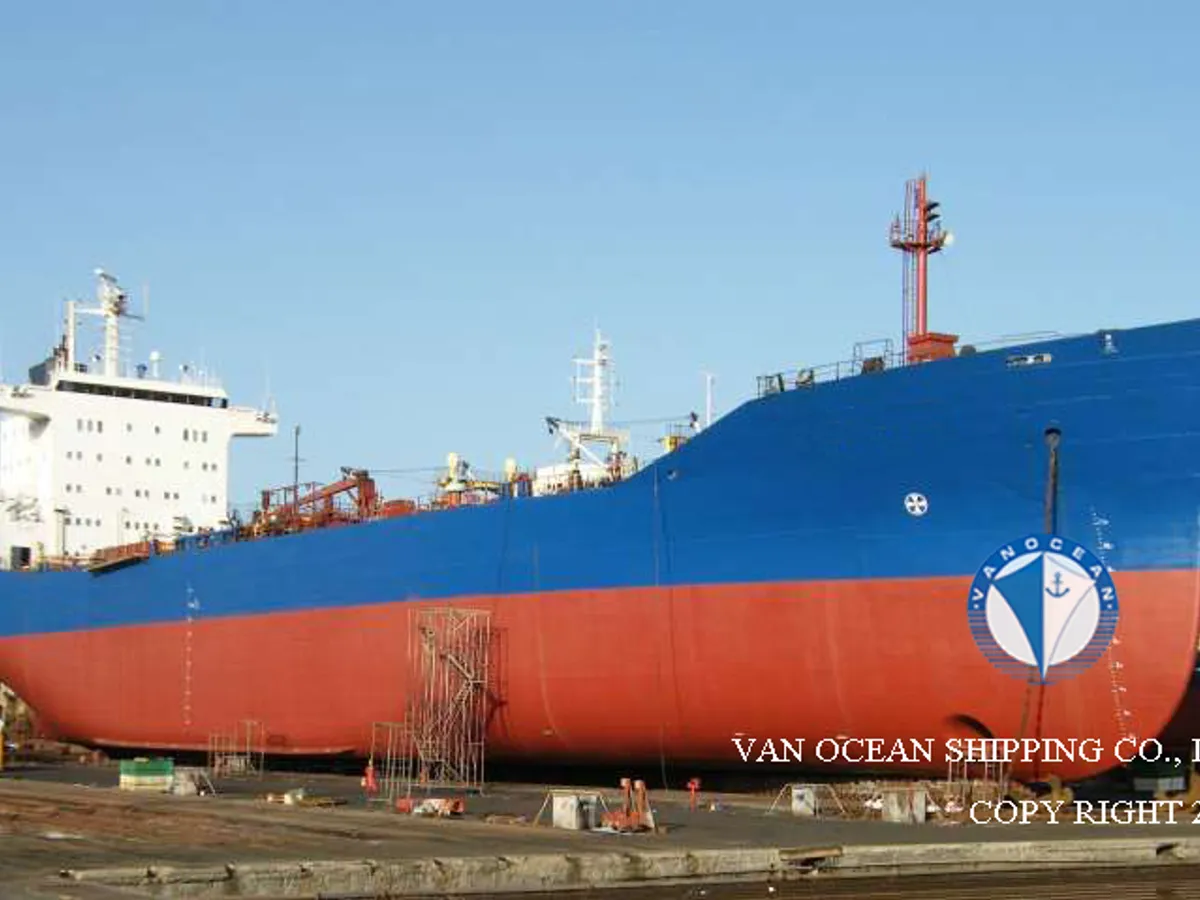 Olie-/chemikaliëntanker te koop