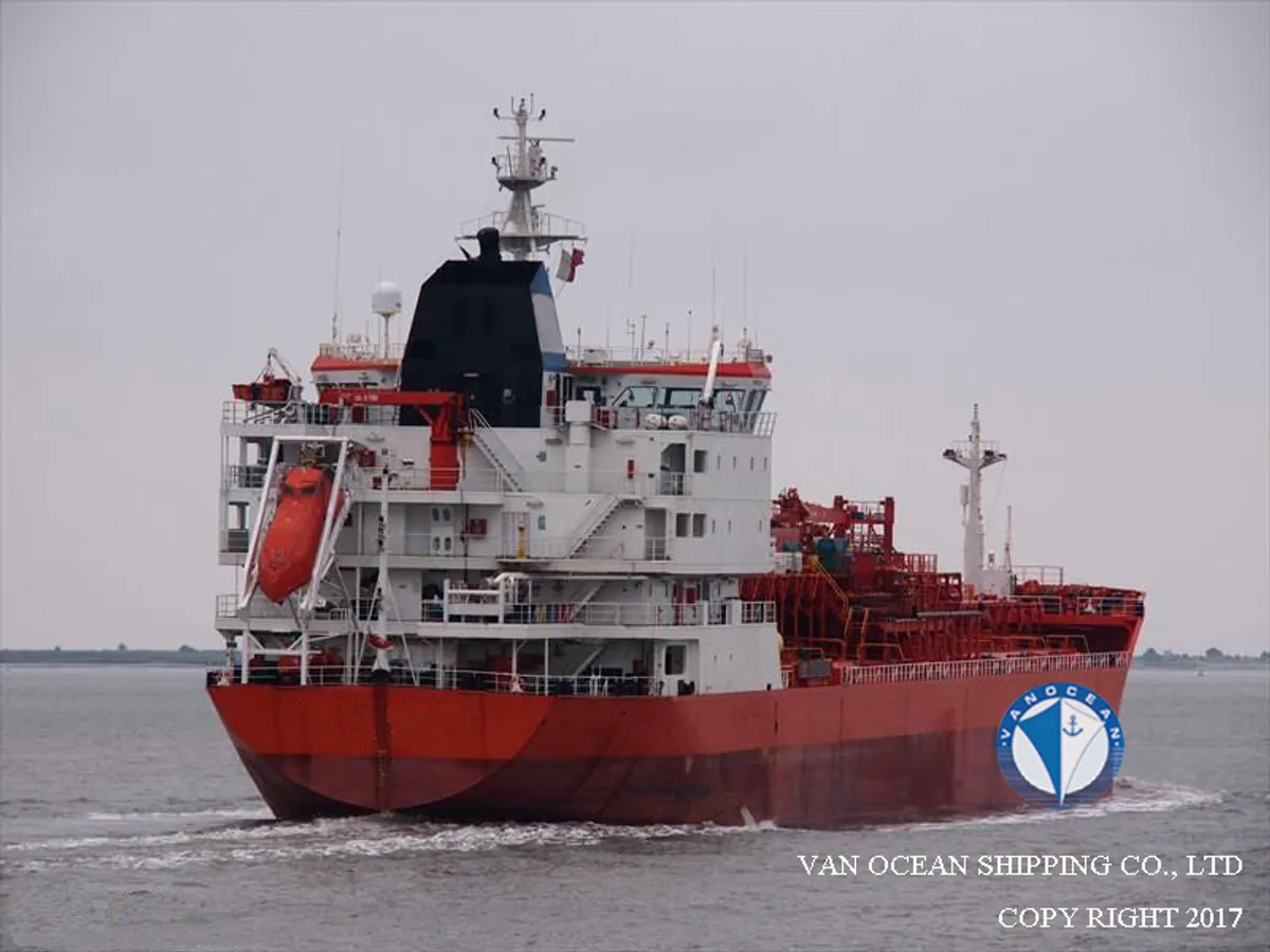 Olie-/chemikaliëntanker te koop