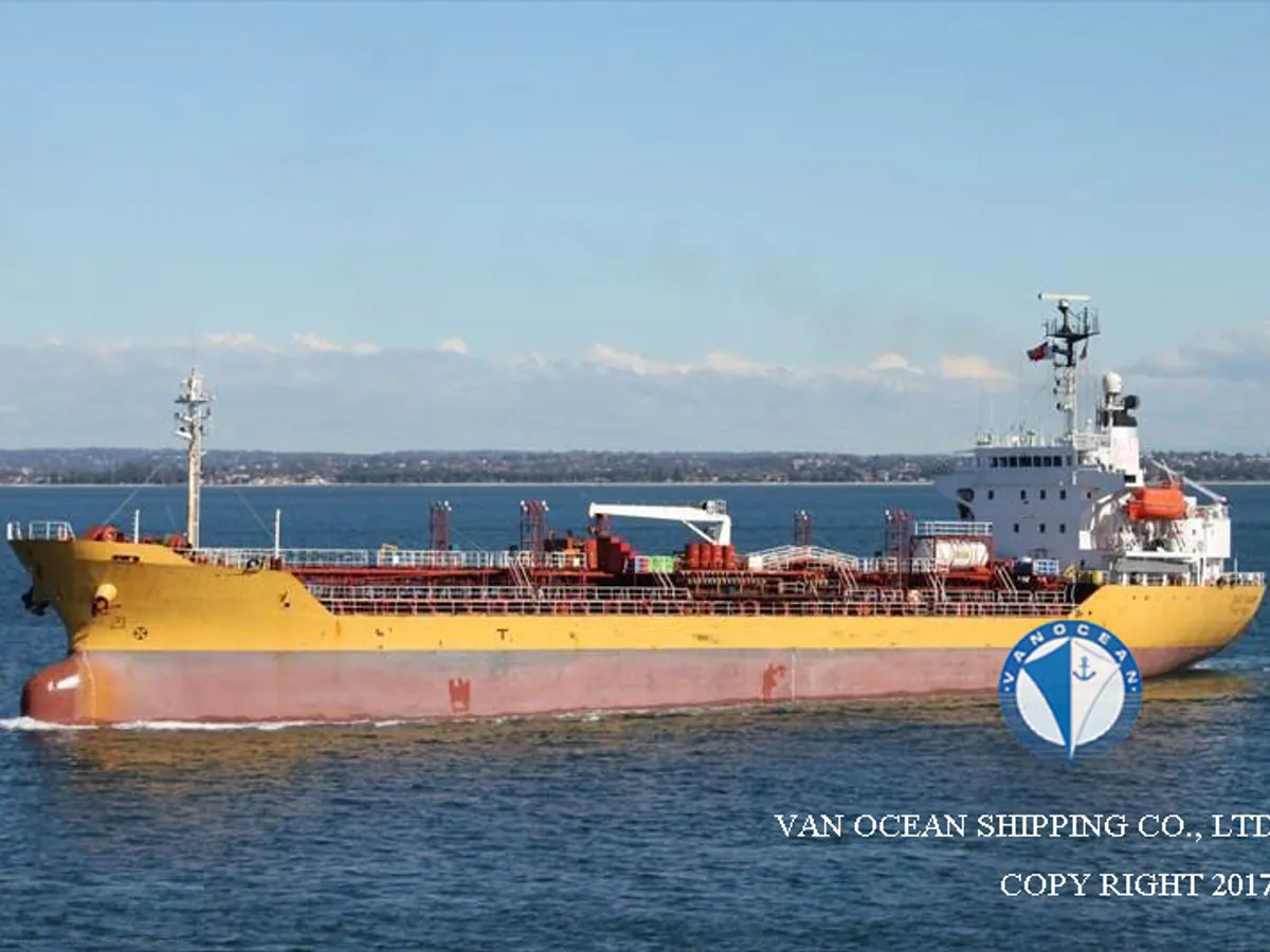 Olie-/chemikaliëntanker te koop