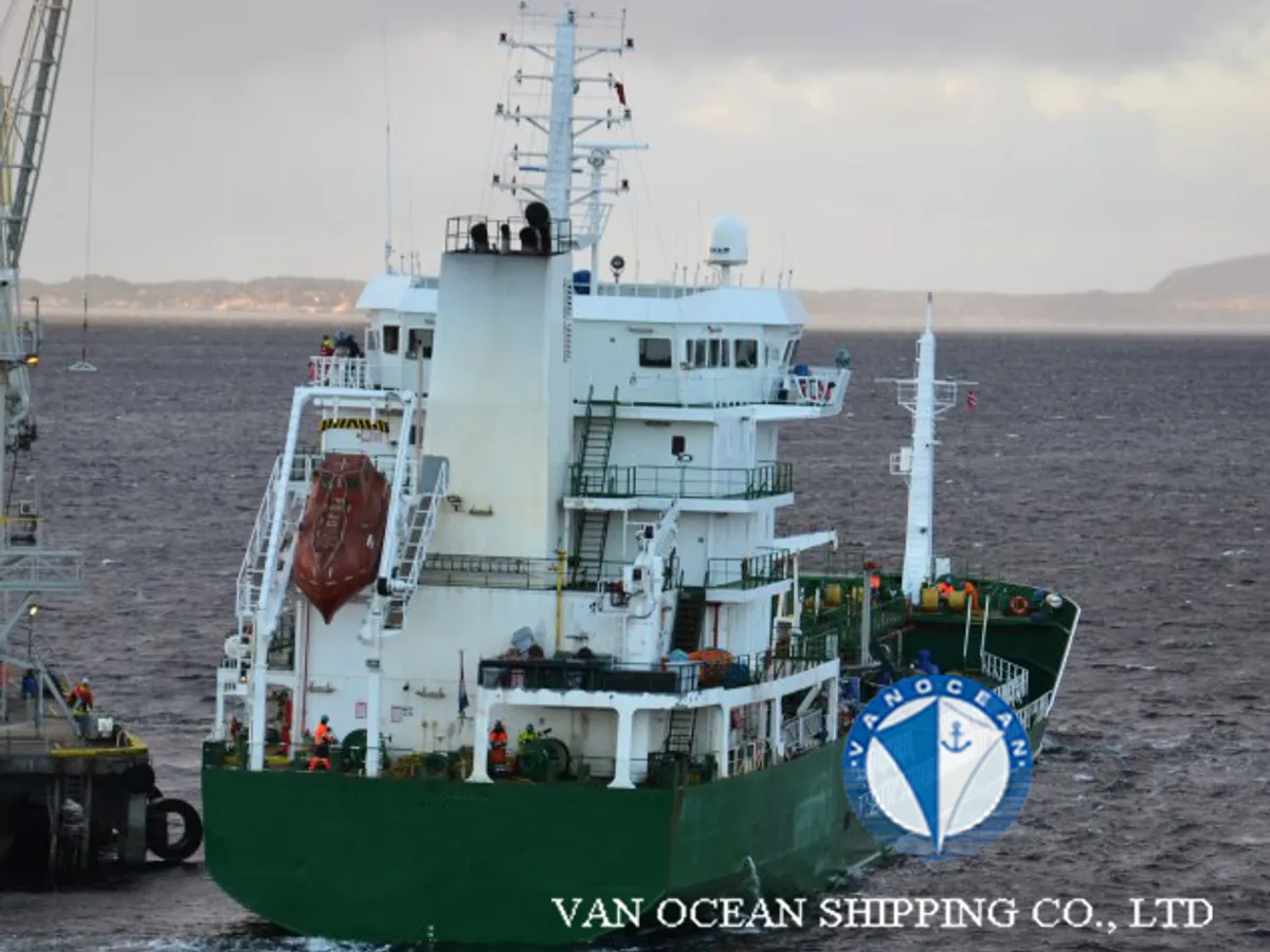 Olie-/chemikaliëntanker te koop