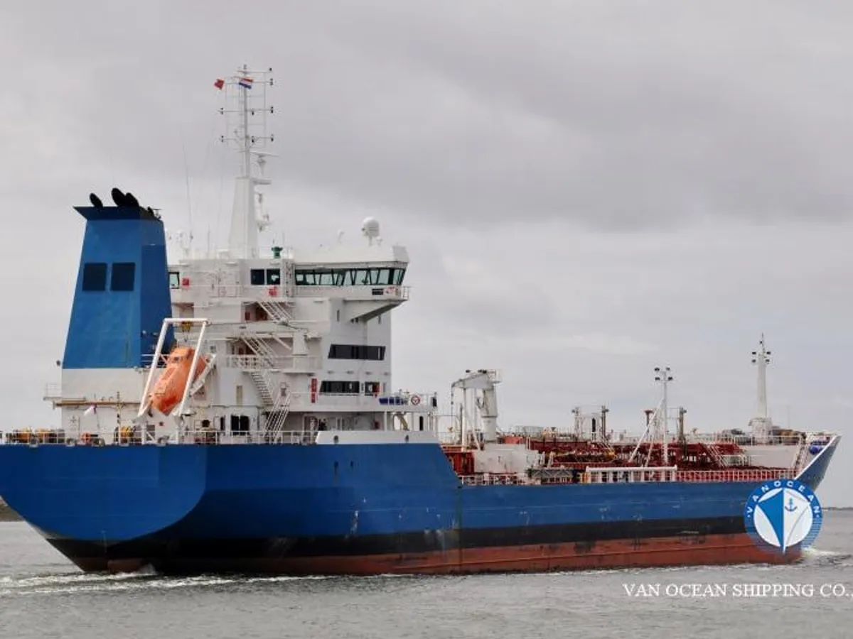 Olie-/chemikaliëntanker te koop