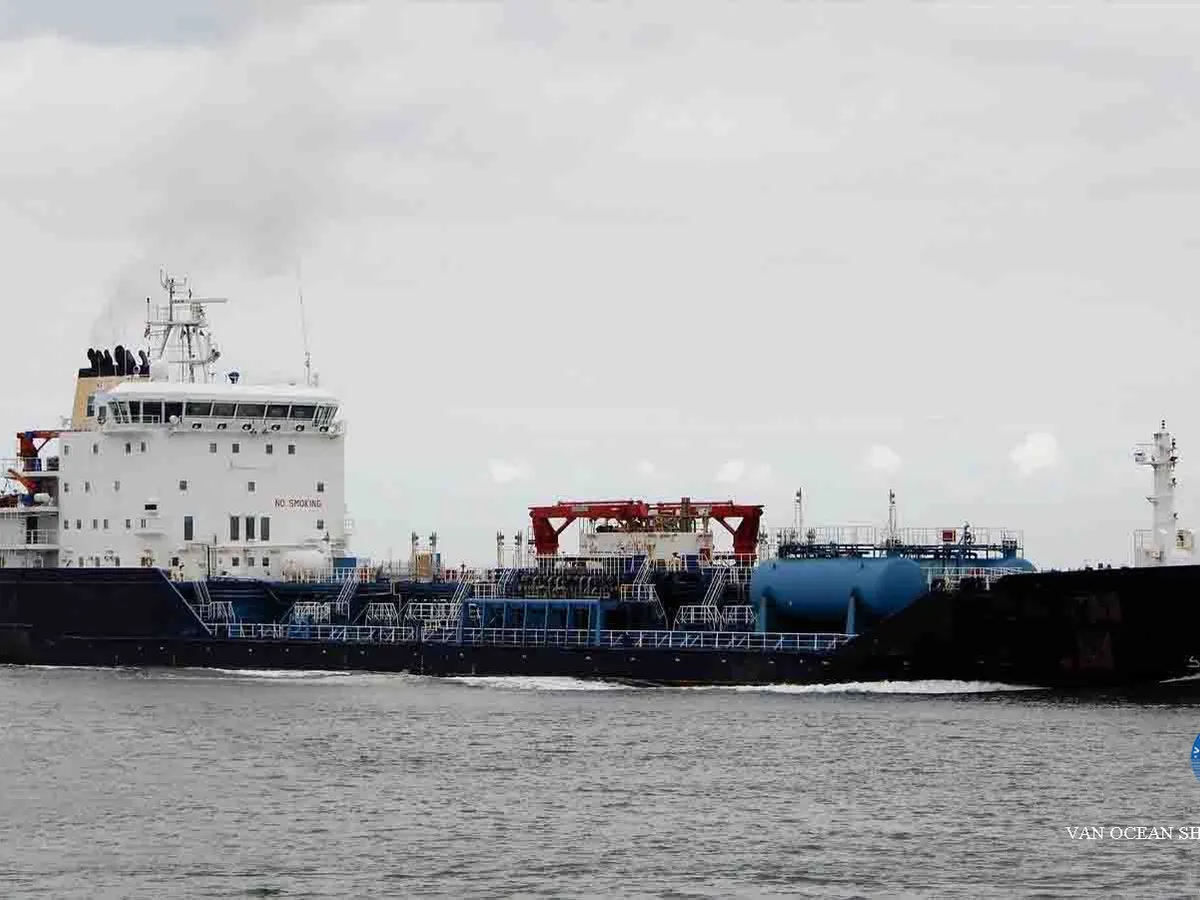 Olie-/chemikaliëntanker te koop