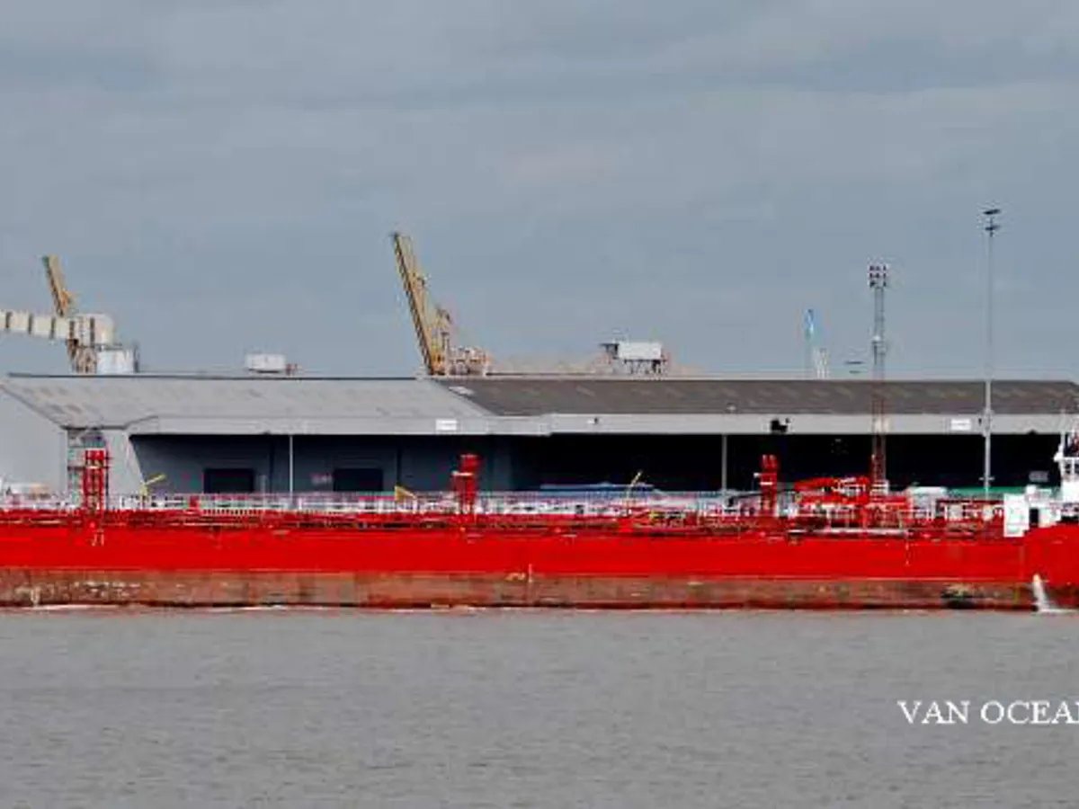 Olie-/chemikaliëntanker te koop