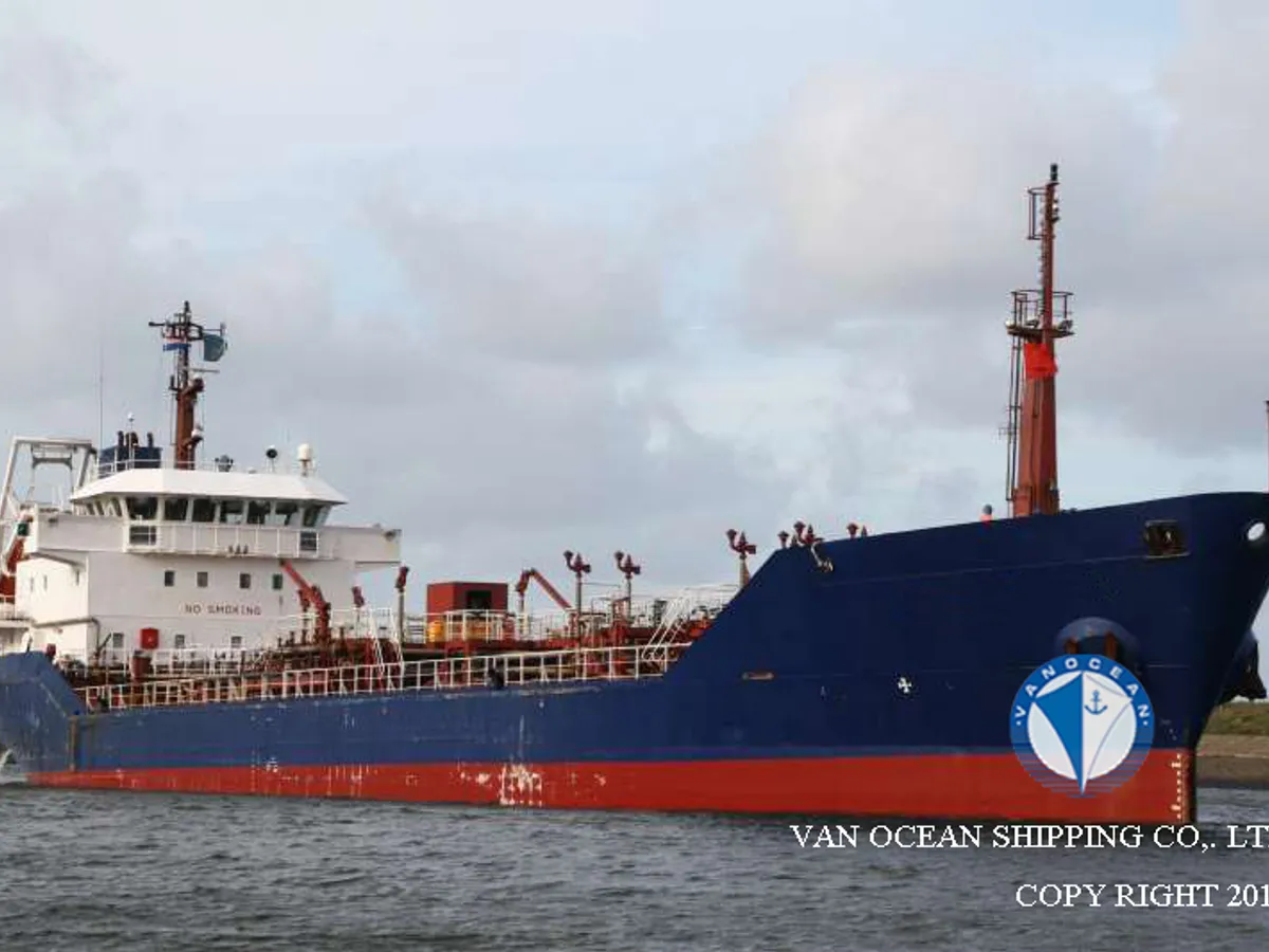 Olie-/chemikaliëntanker te koop
