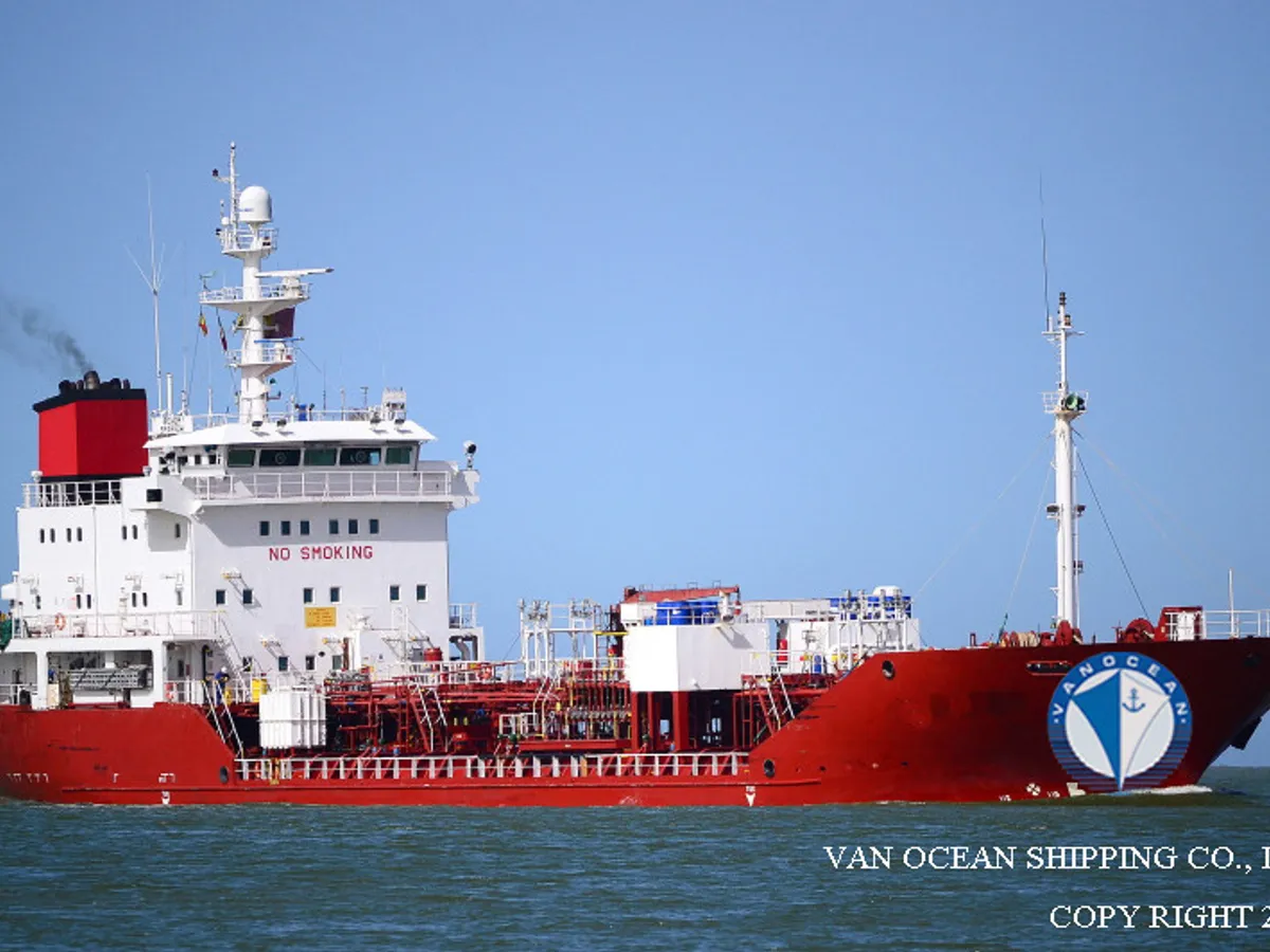 Olie-/chemikaliëntanker te koop