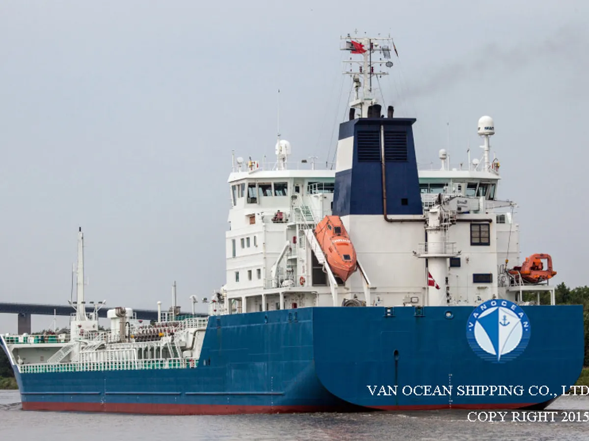 Olie-/chemikaliëntanker te koop
