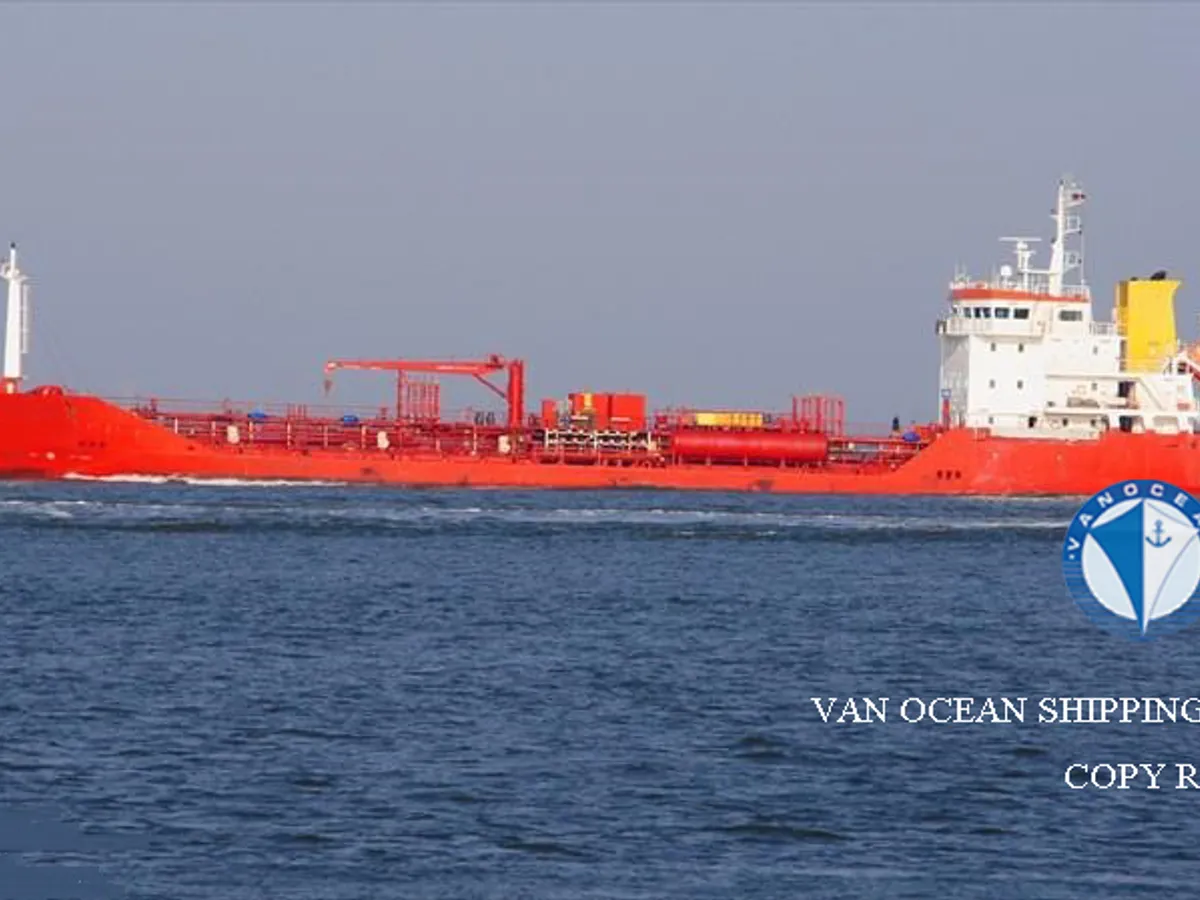 Olie-/chemikaliëntanker te koop