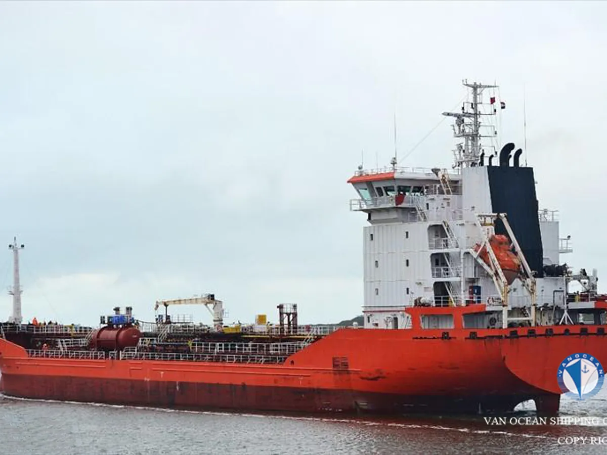 Olie-/chemikaliëntanker te koop
