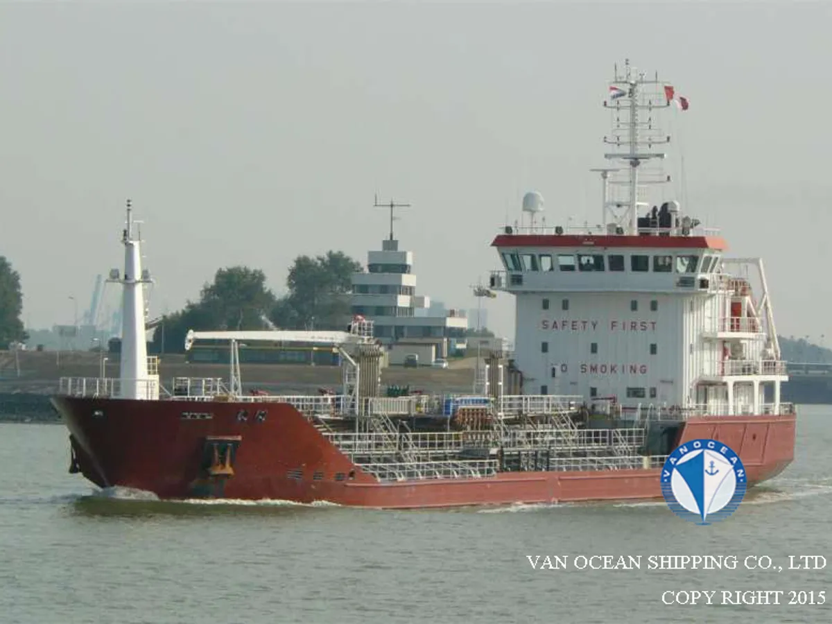 Olie-/chemikaliëntanker te koop