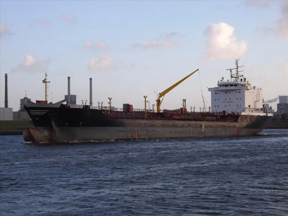 Olie-/chemikaliëntanker te koop