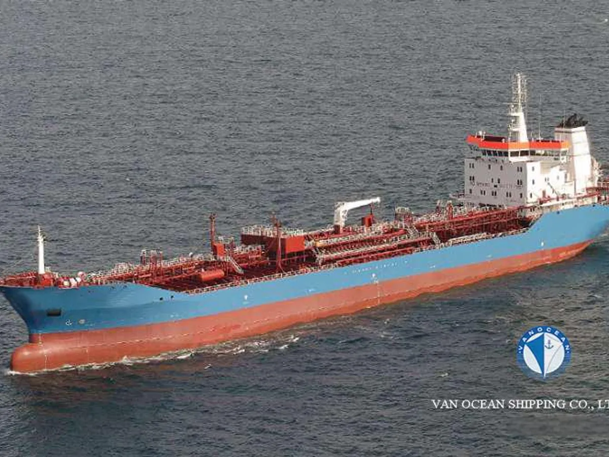 Olie-/chemikaliëntanker te koop