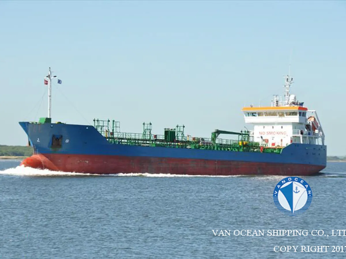 Olie-/chemikaliëntanker te koop