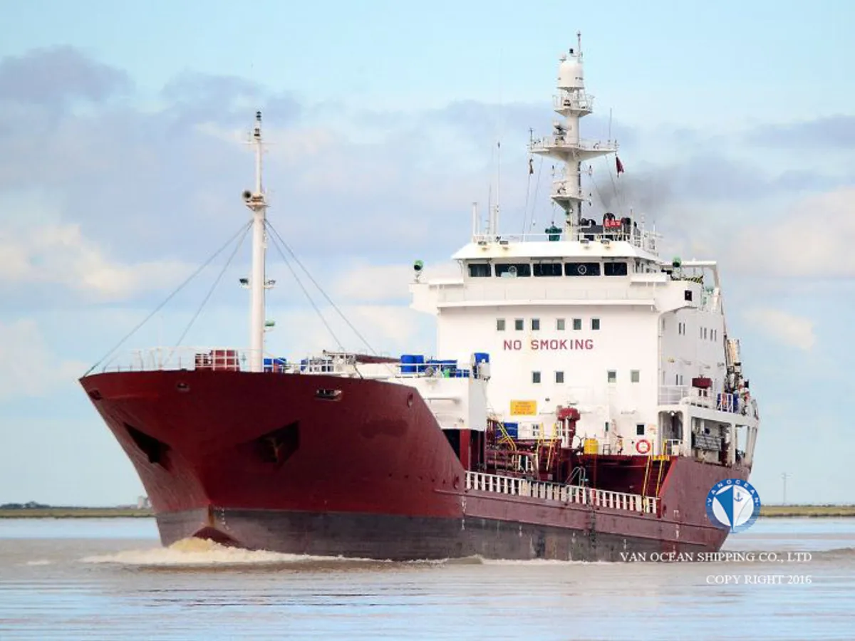 Olie-/chemikaliëntanker te koop
