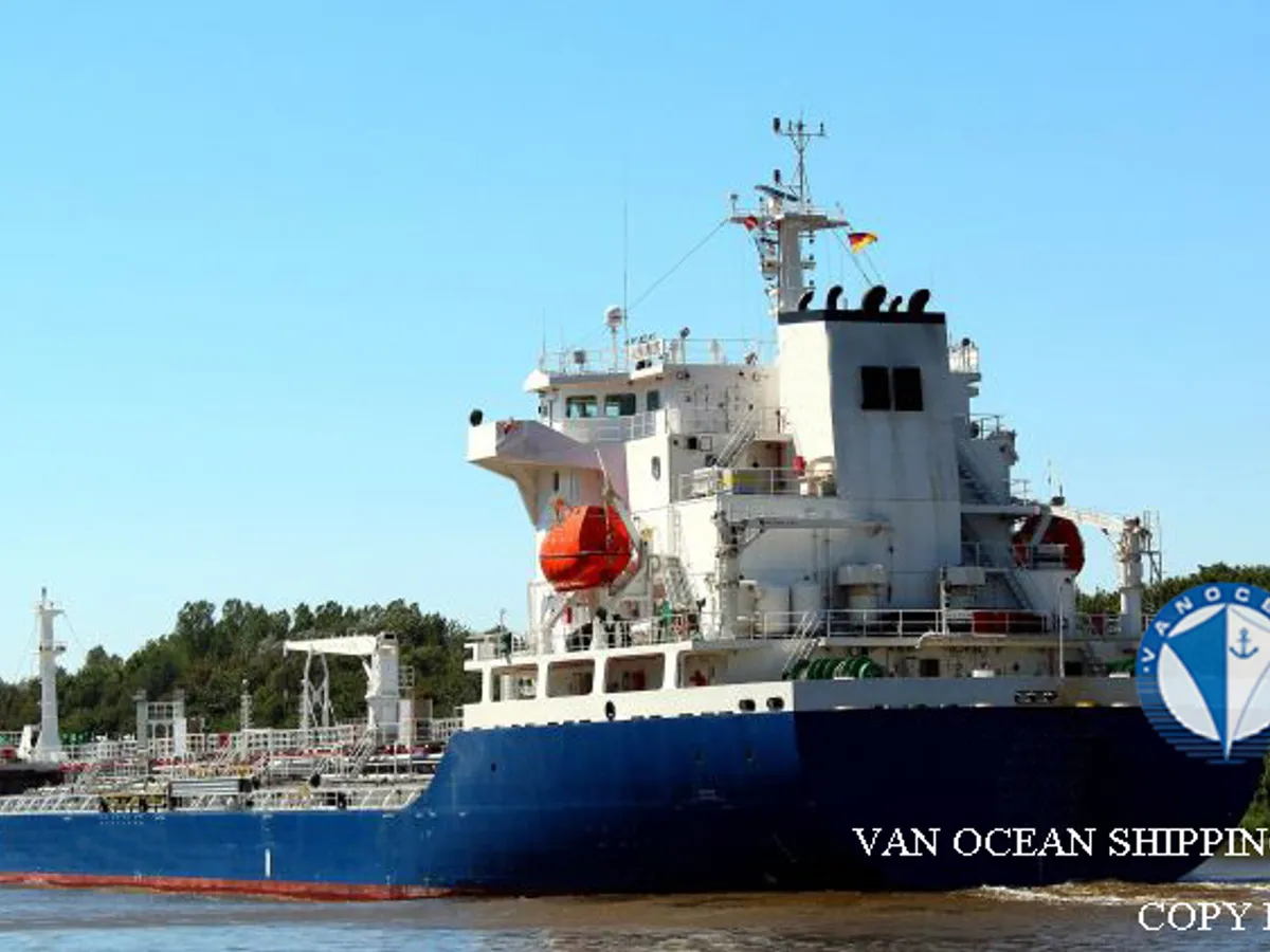Olie-/chemikaliëntanker te koop