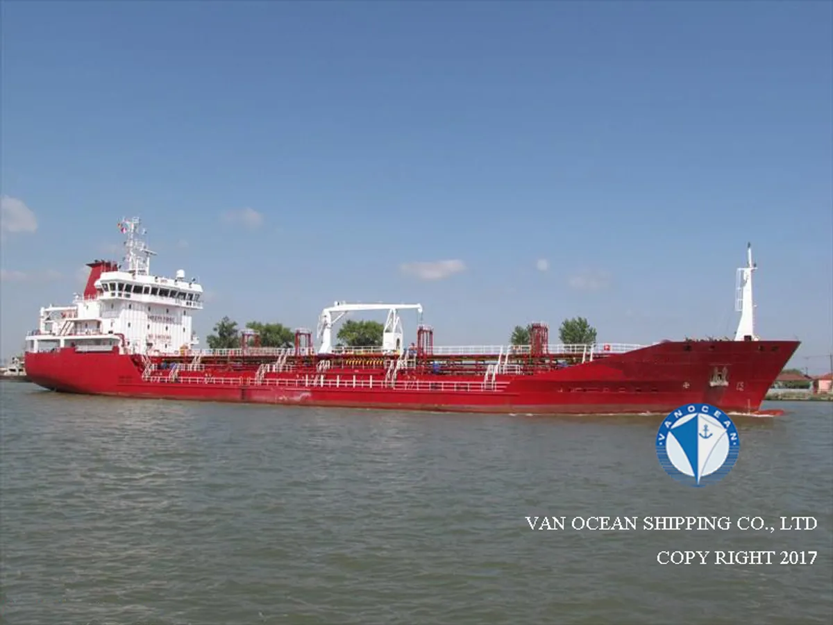 Olie-/chemikaliëntanker te koop