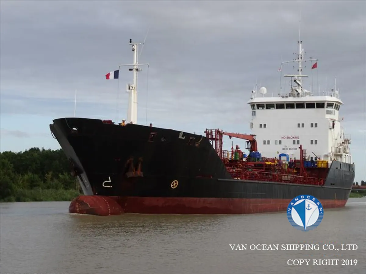 Olie-/chemikaliëntanker te koop