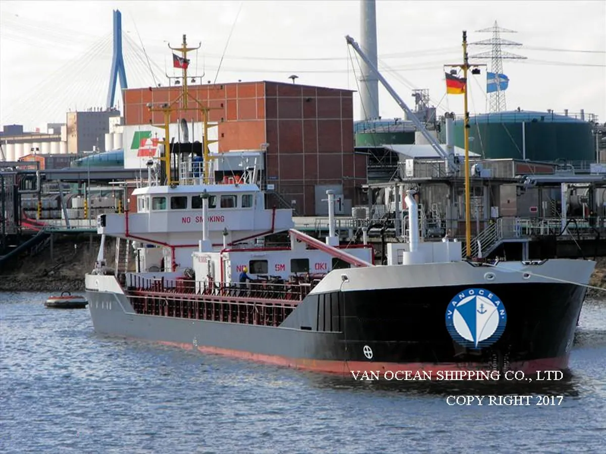 Olie-/chemikaliëntanker te koop