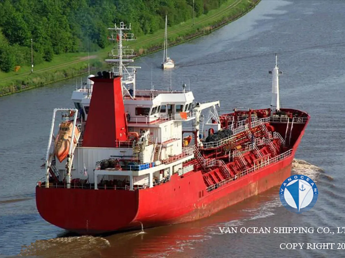 Olie-/chemikaliëntanker te koop