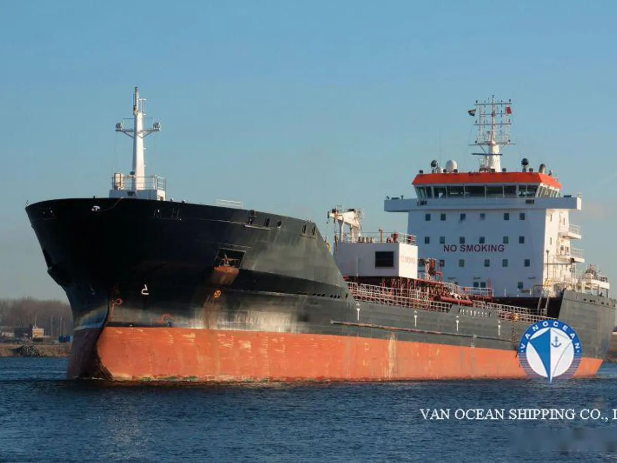 Olie-/chemikaliëntanker te koop