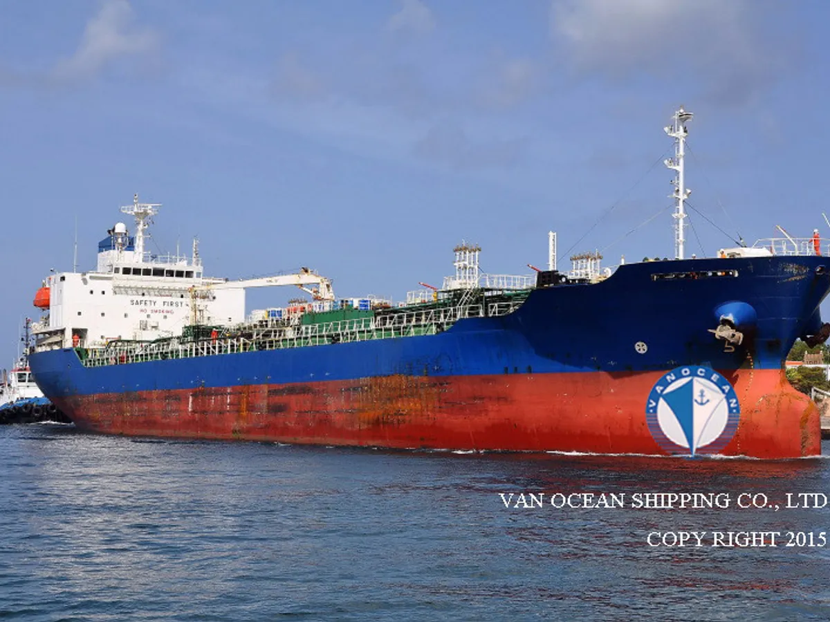 Olie-/chemikaliëntanker te koop