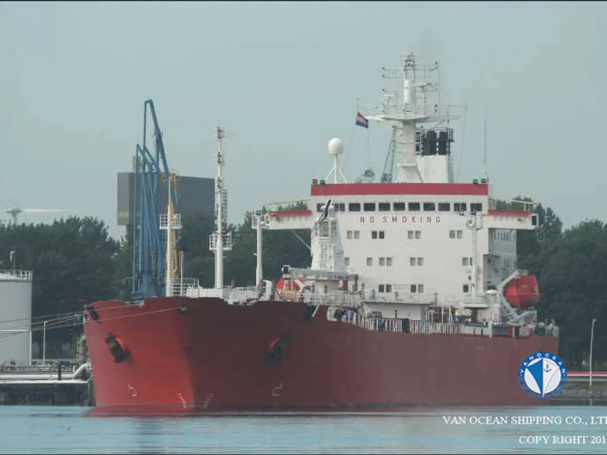 Olie-/chemikaliëntanker te koop