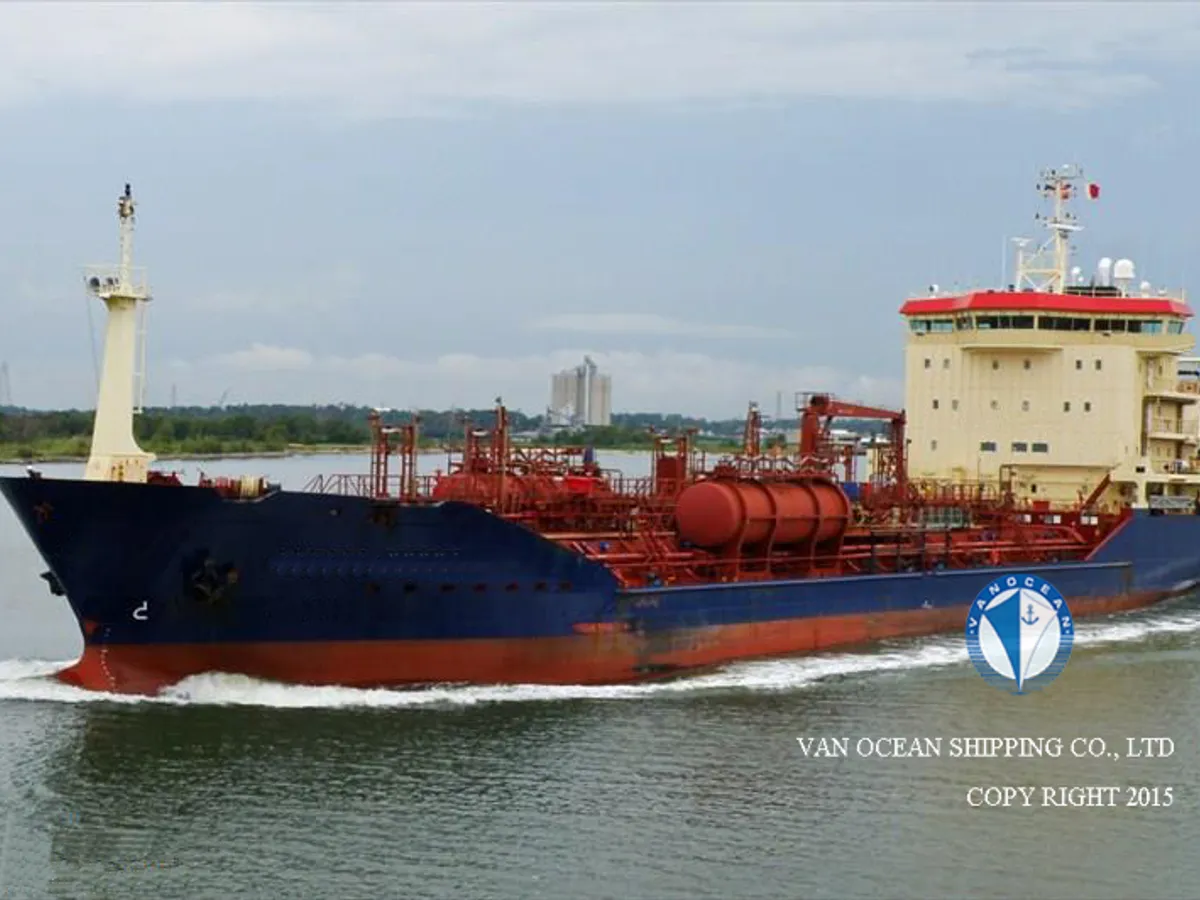 Olie-/chemikaliëntanker te koop