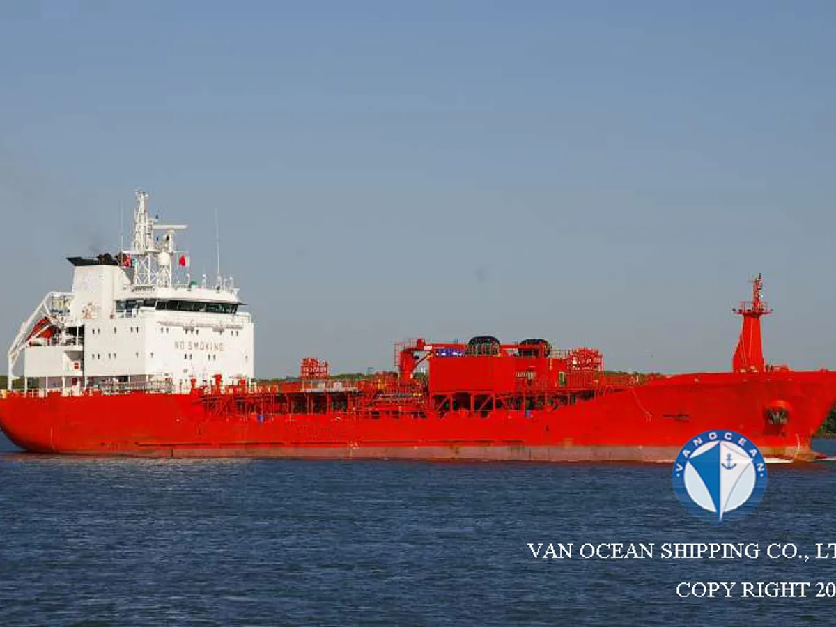 Olie-/chemikaliëntanker te koop