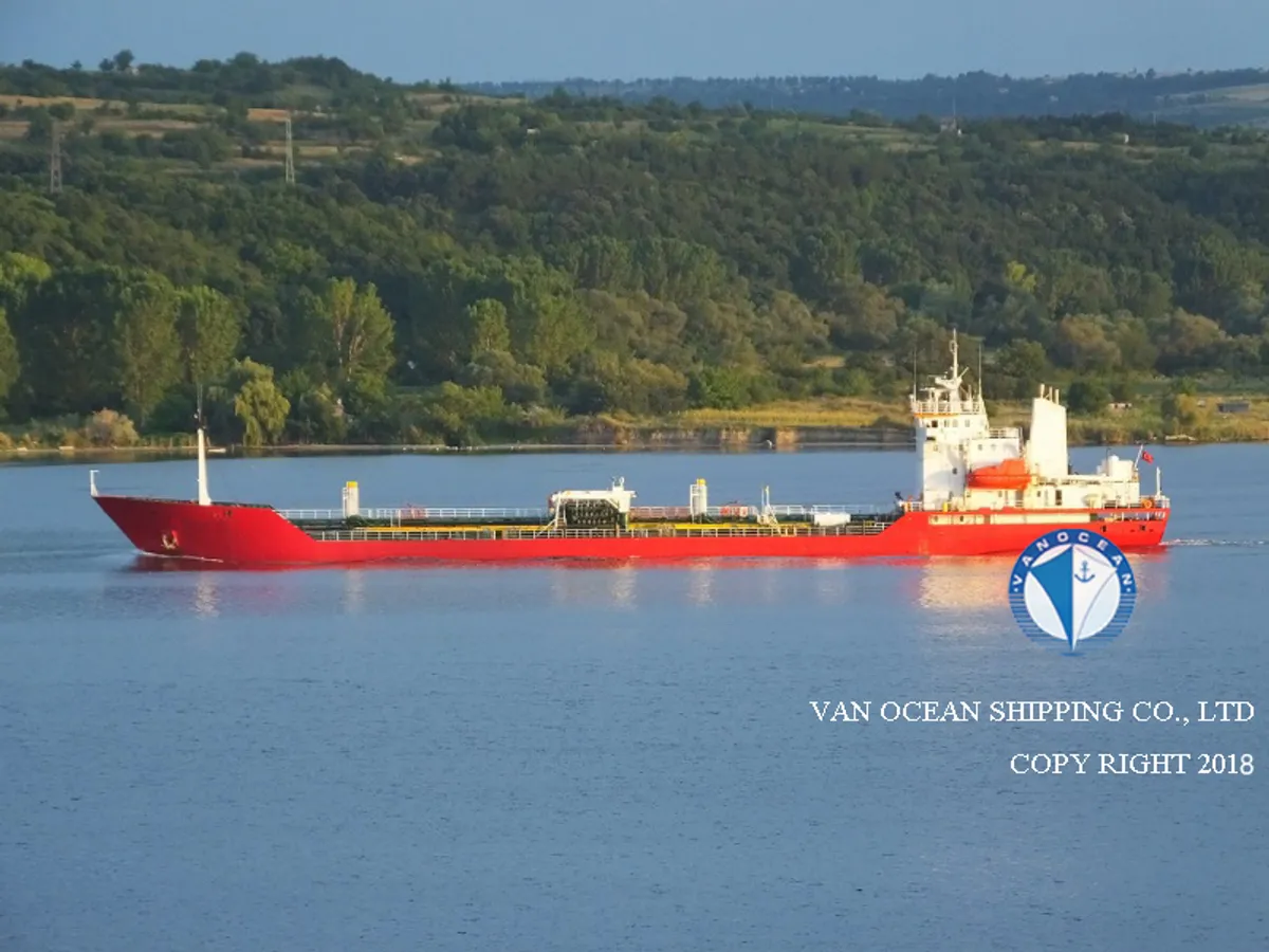 Olie-/chemikaliëntanker te koop