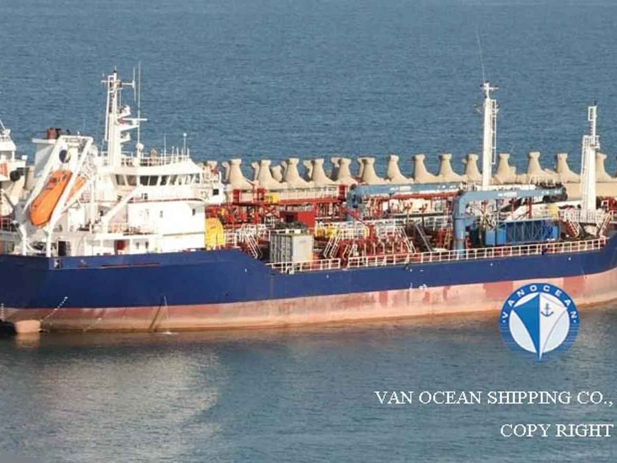 Olie-/chemikaliëntanker te koop