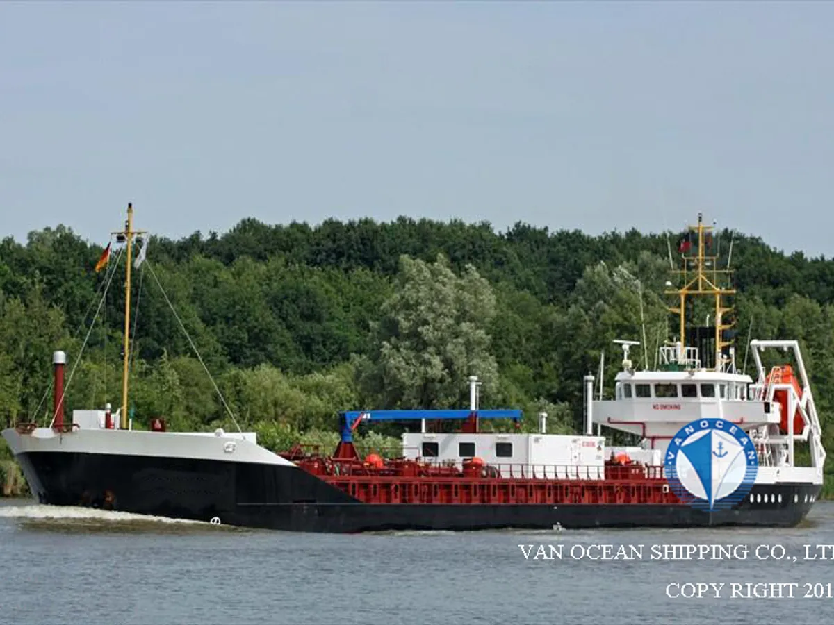 Olie-/chemikaliëntanker te koop