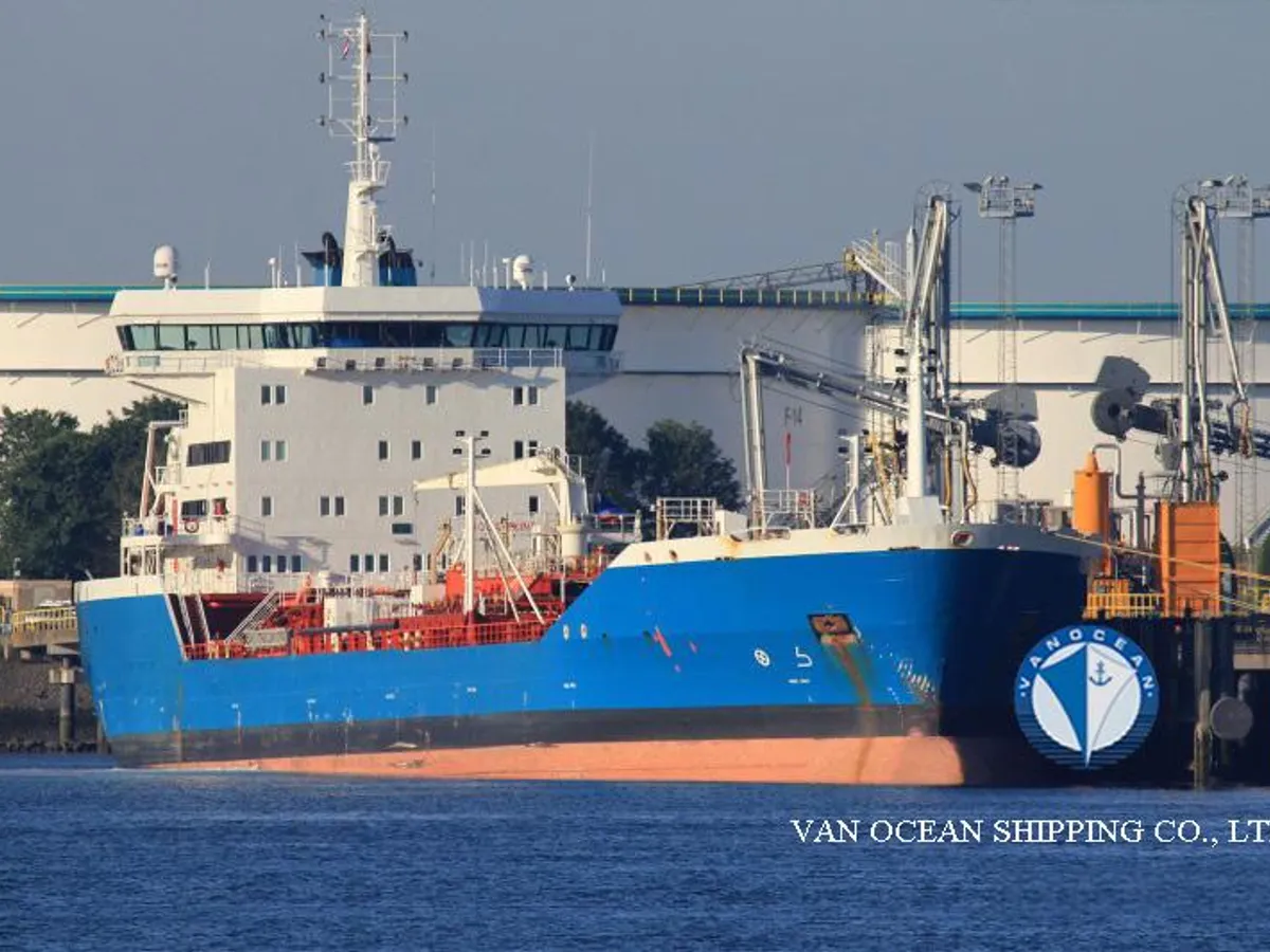 Olie-/chemikaliëntanker te koop