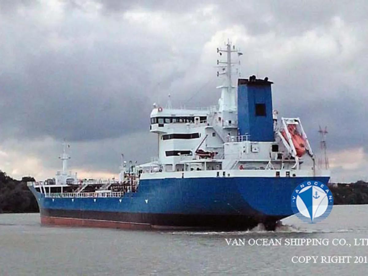 Olie-/chemikaliëntanker te koop