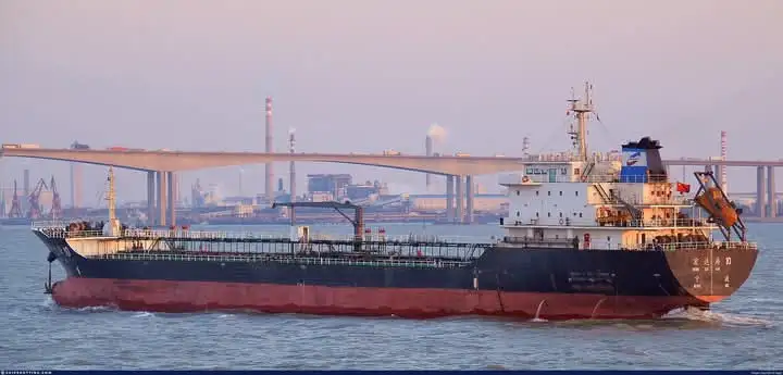 Olie-/chemikaliëntanker te koop