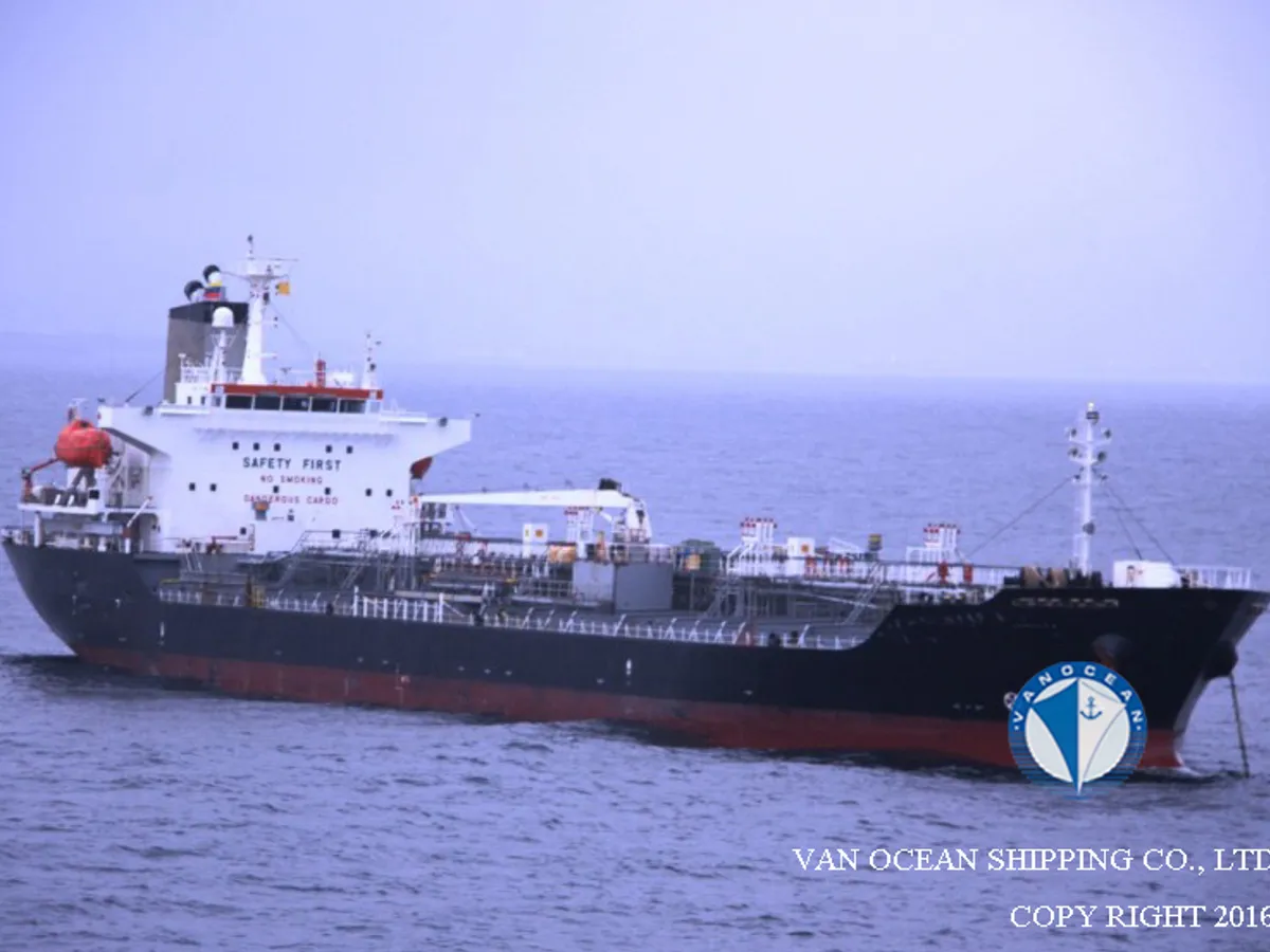 Olie-/chemikaliëntanker te koop