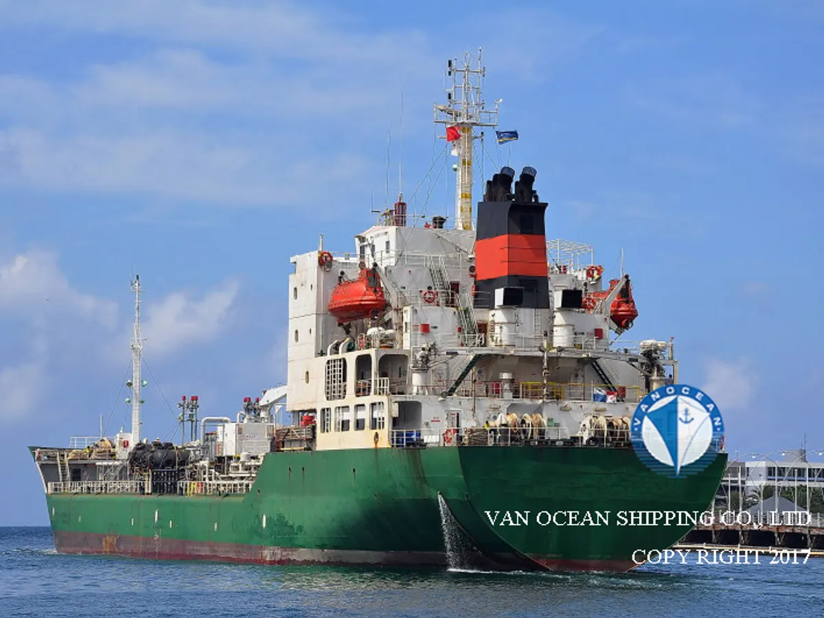Olie-/chemikaliëntanker te koop