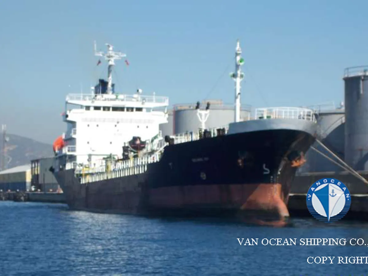 Olie-/chemikaliëntanker te koop