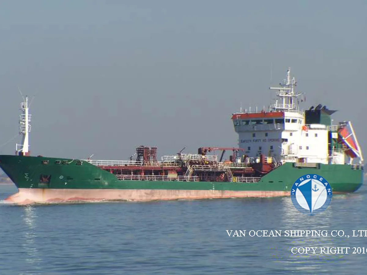 Olie-/chemikaliëntanker te koop