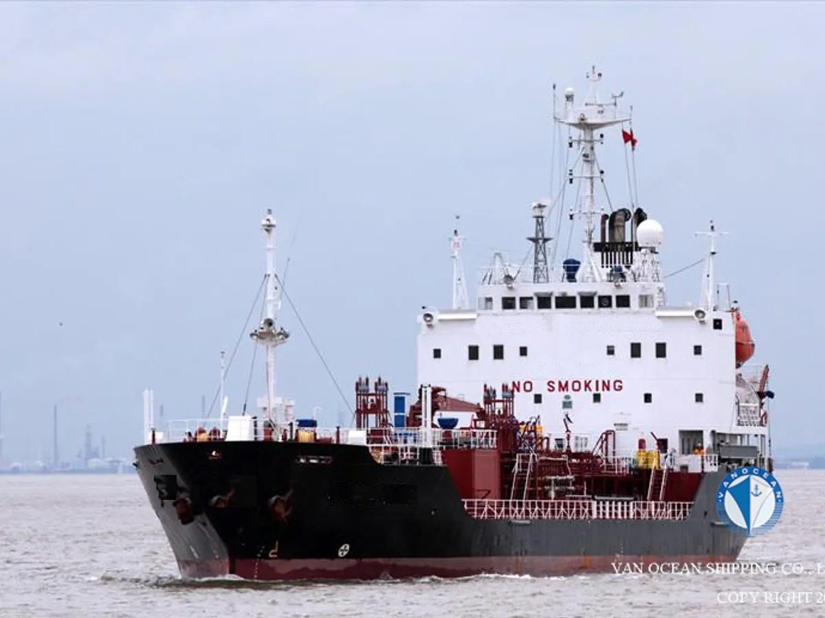 Olie-/chemikaliëntanker te koop