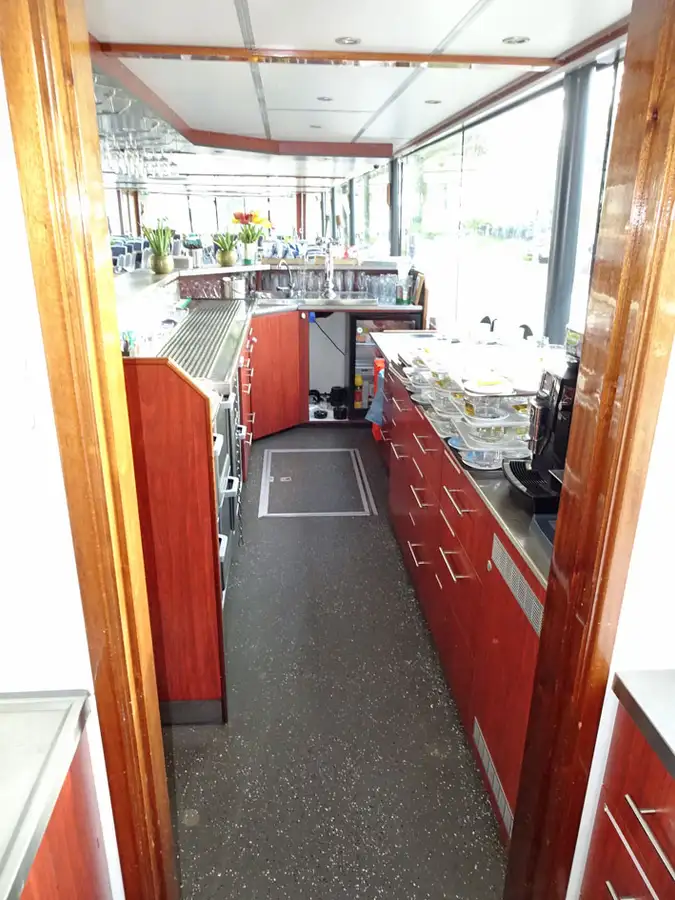 Passagiersschip te koop